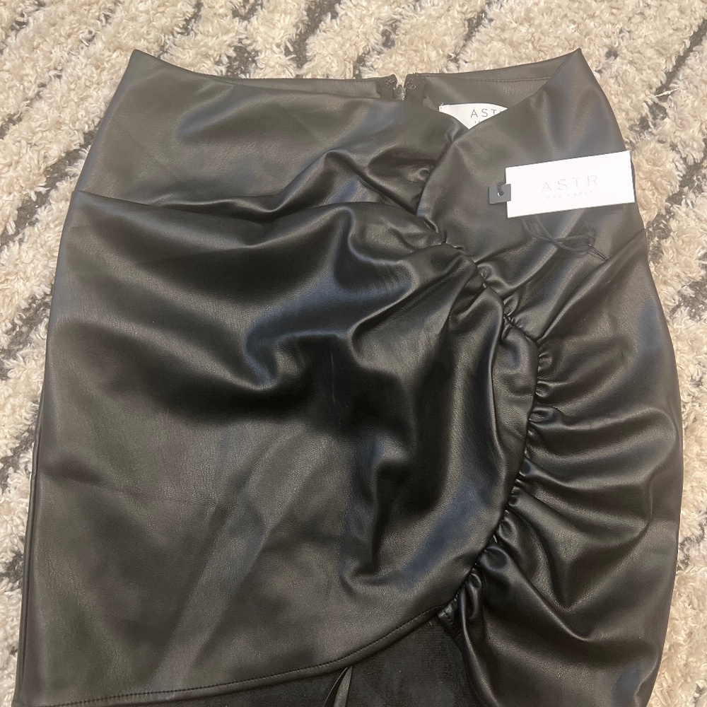 Astr the label faux leather mini skirt